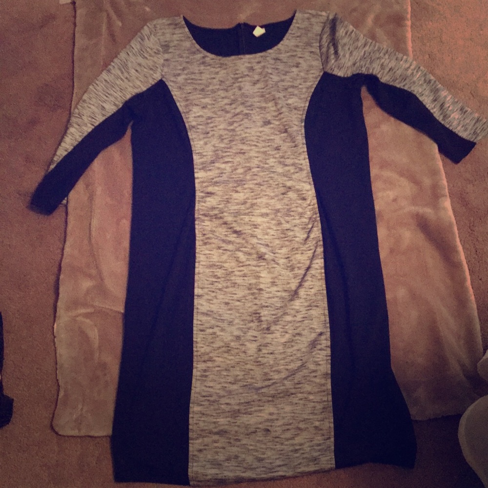 Black/ gray paneled maternity dress